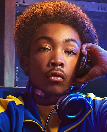 Asante Blackk as Lamar Kinsey in FX's The Drop wearing a blue and yellow zipper, and brown headphones.