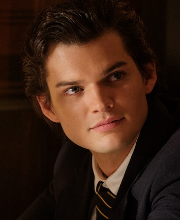 FX's The Shards Homer Gere as Robert Mallory wearing a suite with a black and yellow striped tie.